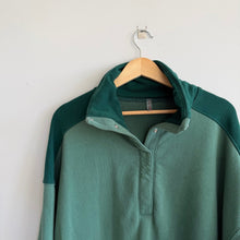 Load image into Gallery viewer, Free People Colorblock Snap Front Pullover Sweatshirt Green S