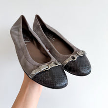 Load image into Gallery viewer, AGL Attilio Giusti Leombruni Suede Snakeskin Embossed Cap Toe Ballet Flat Gray 9