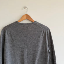 Load image into Gallery viewer, Banana Republic Merino Wool V-Neck Long Sleeve Pullover Sweater Gray S
