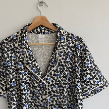 Load image into Gallery viewer, Hanna Andersson Short Sleeve HannaSoft Pajama Top Black Flowers on Ecru L