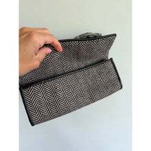 Load image into Gallery viewer, Santi Chevron Pattern Sequin Accent Chain Strap Clutch Bag Black