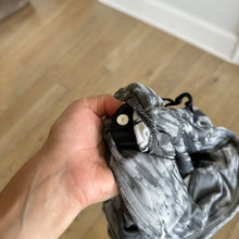 Load image into Gallery viewer, Lululemon Beat The Heat Tight Mesh Leggings 8