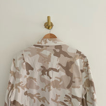 Load image into Gallery viewer, Sanctuary Snap Front Basic Utility Jacket in Beige Camo M