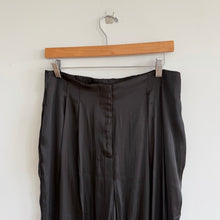 Load image into Gallery viewer, Z Supply Lisse Pleated Satin High Rise Wide Leg Pants Black L