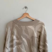 Load image into Gallery viewer, Athleta Jacquard Textured Crew Neckline Pull Over Sweater Cream XL