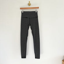 Load image into Gallery viewer, Lululemon Wunder Under High-Rise Tight *Luxtreme 28" Leggings Black/White 6