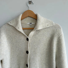 Load image into Gallery viewer, Uniqlo Souffle Yarn Ribbed Knit Button Front Cardigan Cream XS