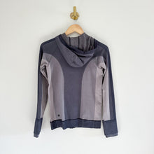 Load image into Gallery viewer, Lululemon Ebb To Train Abstract Zip Up Hooded Jacket Gray/Cream 6