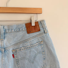 Load image into Gallery viewer, Levi's Premium 501 Original Frayed Hem Short Light Wash Blue 31