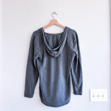 Load image into Gallery viewer, Barefoot Dreams Malibu Collection Long Sleeve Hooded Sweatshirt Gray M
