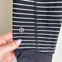 Load image into Gallery viewer, Lululemon Runday Crop First Release)Striped Running Leggings Black/White 4
