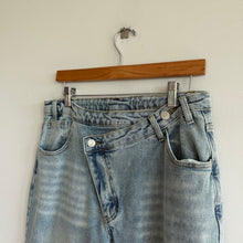 Load image into Gallery viewer, Commense Asymmetric Waist Wide-Leg Jeans Light Wash L NWT

