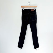 Load image into Gallery viewer, Madewell 10" High-Rise Skinny Jeans in Black Sea 25
