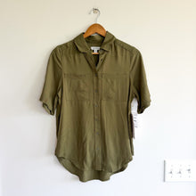 Load image into Gallery viewer, Nordstrom Short Sleeve Collared Button Up Shirt Olive Burnt Green XXS NWT

