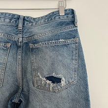 Load image into Gallery viewer, We The Free Good Times Relaxed Distressed Cropped Jeans Blue 25

