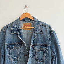 Load image into Gallery viewer, Levi's Chris Stapleton Custom Graphic Patch Cotton Denim Trucker Jacket Blue XL

