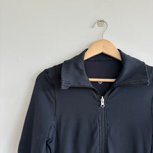 Load image into Gallery viewer, Lululemon Reversible Cinch Mesh Full Zip Pullover Long Sleeve Jacket Black 4
