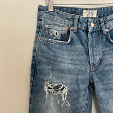 Load image into Gallery viewer, We The Free Good Times Relaxed Distressed Cropped Jeans Blue 25
