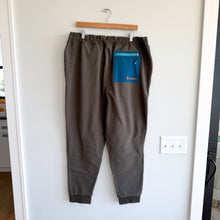 Load image into Gallery viewer, Cotopaxi Abrazo Fleece Colorblock Activewear Jogger Gray XXL NWT
