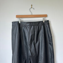 Load image into Gallery viewer, Spanx Leather-Like Pull On High Rise Cropped Pants Black XL
