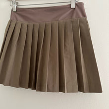 Load image into Gallery viewer, Albion Tie Breaker Pleated Mini Tennis Skirt in Brindle Brown XS

