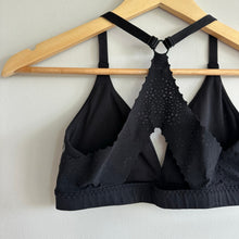 Load image into Gallery viewer, Lululemon Free Spirit Sports Bra Black 4
