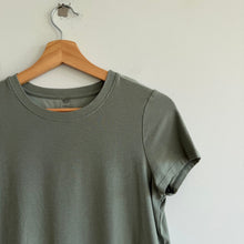 Load image into Gallery viewer, Beyond Yoga Crew Neck Short Sleeve Activewear T-Shirt Green XS
