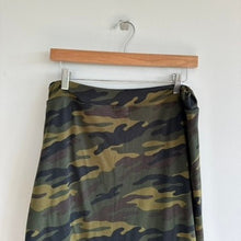 Load image into Gallery viewer, Sundry for Evereve Siene Camo Side Slit Midi Skirt Green XL
