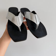Load image into Gallery viewer, Kindred Label Hannah Thong Strap Foldable Sandals Silver 40/10
