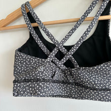 Load image into Gallery viewer, Lululemon Energy Sports Bra Frozen Fizz White Black 4
