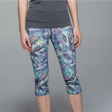 Load image into Gallery viewer, Lululemon Run Top Speed Crop in Iridescent Multi 4 $88
