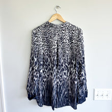 Load image into Gallery viewer, Elie Tahari Ingunn Animal Print Long Sleeve Button Up Shirt Black L
