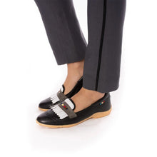 Load image into Gallery viewer, Royal Albartross Chelsea Leather Kiltie Fringe Spikeless Low Top Golf Loafers

