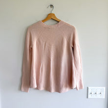 Load image into Gallery viewer, Vince Cashmere Directional Ribbed Crew Neck Stretch Pullover Sweater Rosewater S
