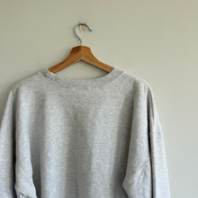 Load image into Gallery viewer, The Bar Varsity Logo Fiancé Crewneck Casual Pullover Sweatshirt Gray White XL
