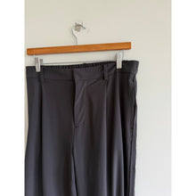 Load image into Gallery viewer, Vuori Villa High Rise Pleated Front Wide Leg Trouser Pants Black L VW4086
