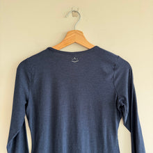Load image into Gallery viewer, Beyond the Bump by Beyond Yoga Crew Neck Long Sleeve T-Shirt Blue M
