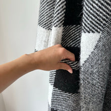 Load image into Gallery viewer, RD Style Buffalo Plaid Open Front Cardigan Sweater Black/White M
