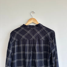 Load image into Gallery viewer, Rails Hunter Button Down Shirt in Navy Snow M
