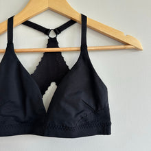 Load image into Gallery viewer, Lululemon Free Spirit Sports Bra Black 4
