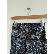 Load image into Gallery viewer, Lululemon Wunder Under Crop II Scallop 24" Yoga Leggings Achromatize Grey Black
