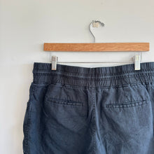Load image into Gallery viewer, Athleta Cabo Linen 4" Drawcord Waist Pockets Shorts Black 12
