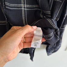 Load image into Gallery viewer, Rails Hunter Button Down Shirt in Navy Snow M

