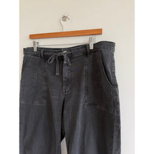 Load image into Gallery viewer, KUT From The Kloth Ashton With Tie Waist Barrel Cropped Pants Black 10
