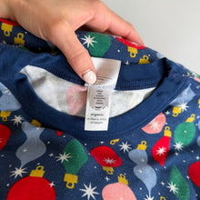 Load image into Gallery viewer, Hanna Andersson Holiday Long John Pajama Set Shiny Bright Ornaments L
