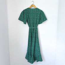 Load image into Gallery viewer, Daisy Print Short Sleeve Wrap Dress Green S
