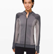 Load image into Gallery viewer, Lululemon Ebb To Train Abstract Zip Up Hooded Jacket Gray/Cream 6
