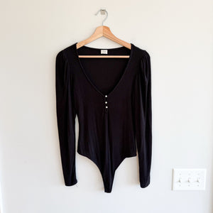 Aritzia Wilfred Puff Sleeve Pearl Button Bodysuit Black M