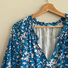 Load image into Gallery viewer, Draper James Martina Floral Print 3/4 Sleeve Popover Midi Dress Blue White 6
