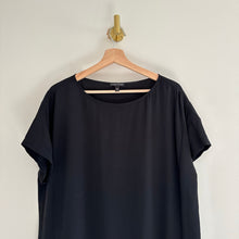 Load image into Gallery viewer, Eileen Fisher Silk Round Neck Short Sleeve Pullover Dress Black M
